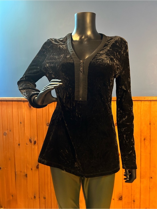 Ness Tops - Vintage Black Crushed Velvet V-Neck Long Sleeve Top